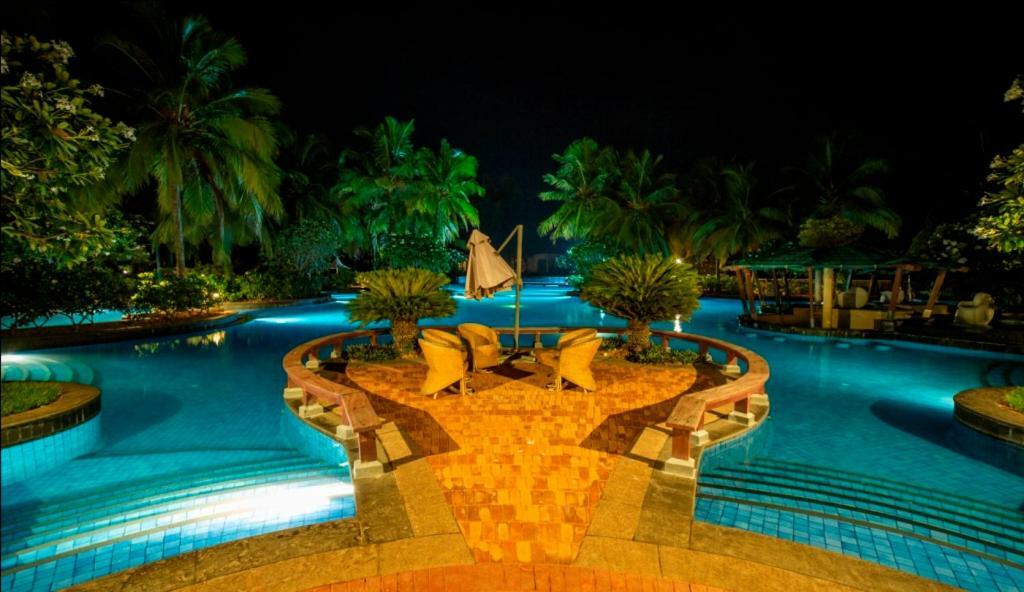Ocean Spray Hotel Kālapettai Exterior foto