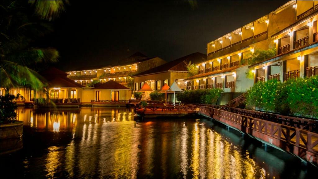 Ocean Spray Hotel Kālapettai Exterior foto
