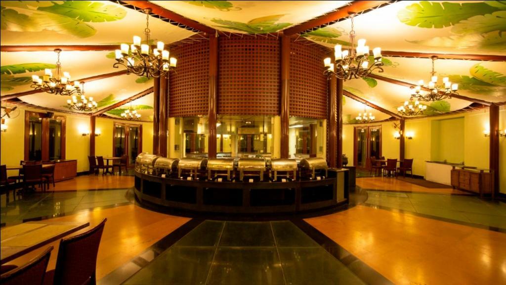 Ocean Spray Hotel Kālapettai Exterior foto