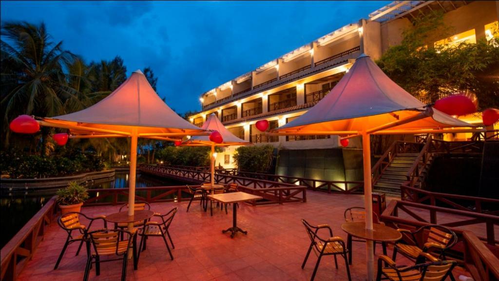 Ocean Spray Hotel Kālapettai Exterior foto