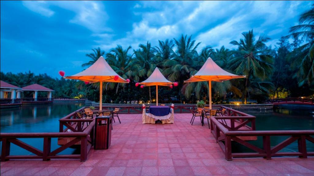 Ocean Spray Hotel Kālapettai Exterior foto