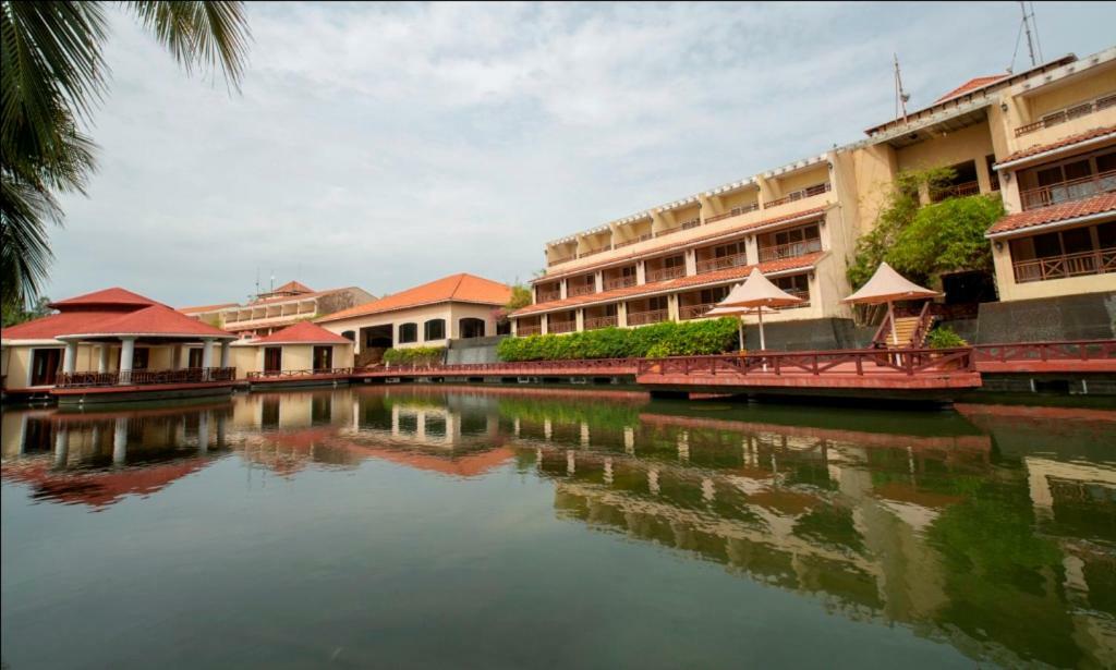 Ocean Spray Hotel Kālapettai Exterior foto