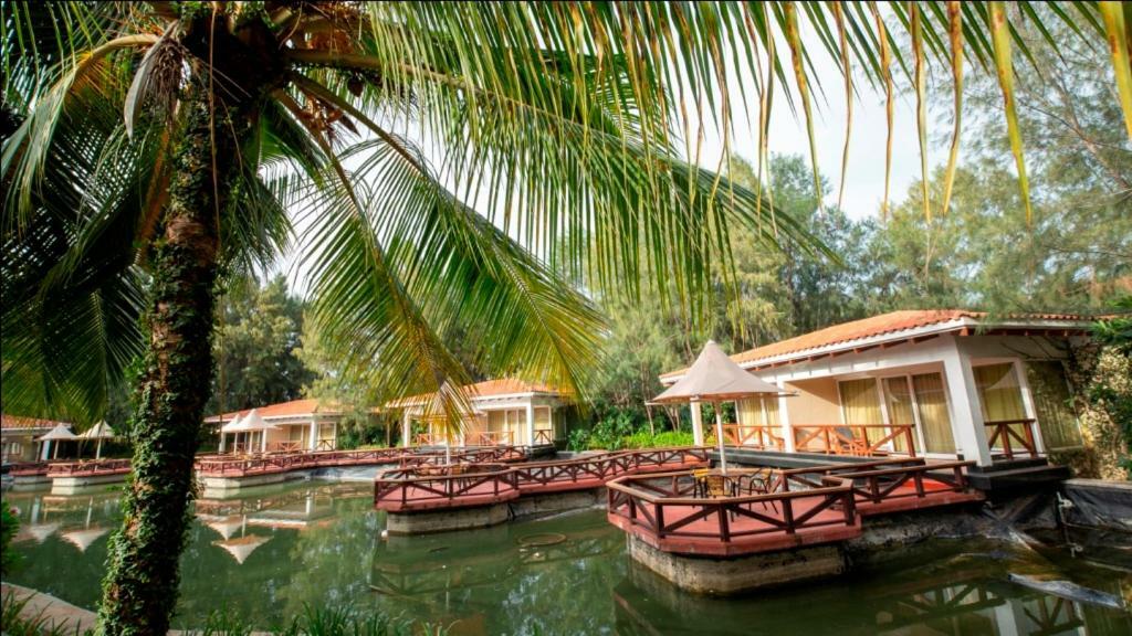Ocean Spray Hotel Kālapettai Exterior foto