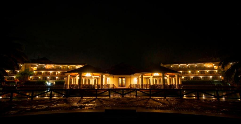 Ocean Spray Hotel Kālapettai Exterior foto