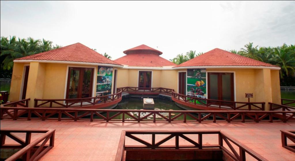 Ocean Spray Hotel Kālapettai Exterior foto